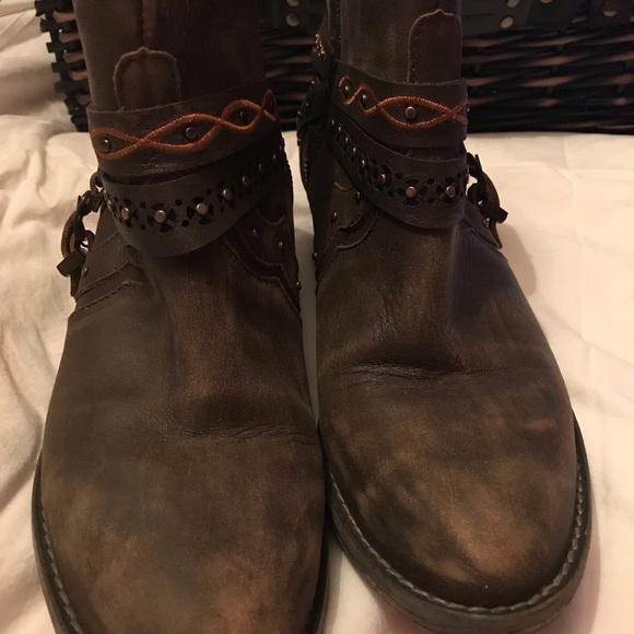 Circle G Women’s Studded Harness Booties Size 10 - Picture 3 of 6